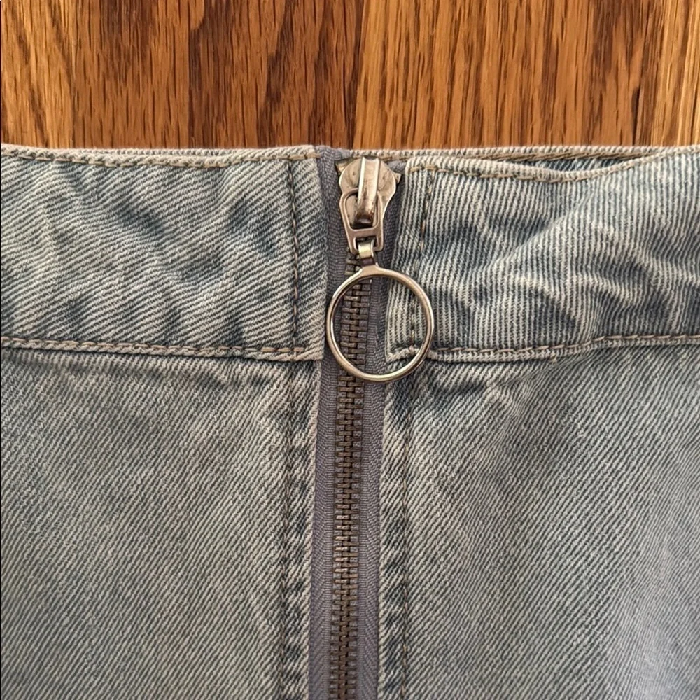 Forever 21 Light Denim Mini Skirt with Front Zipper Ring Pull Women's 28 6